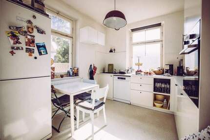 Altbauwohnung 1.OG - ruhig, grün, zentral. 4 zimmer