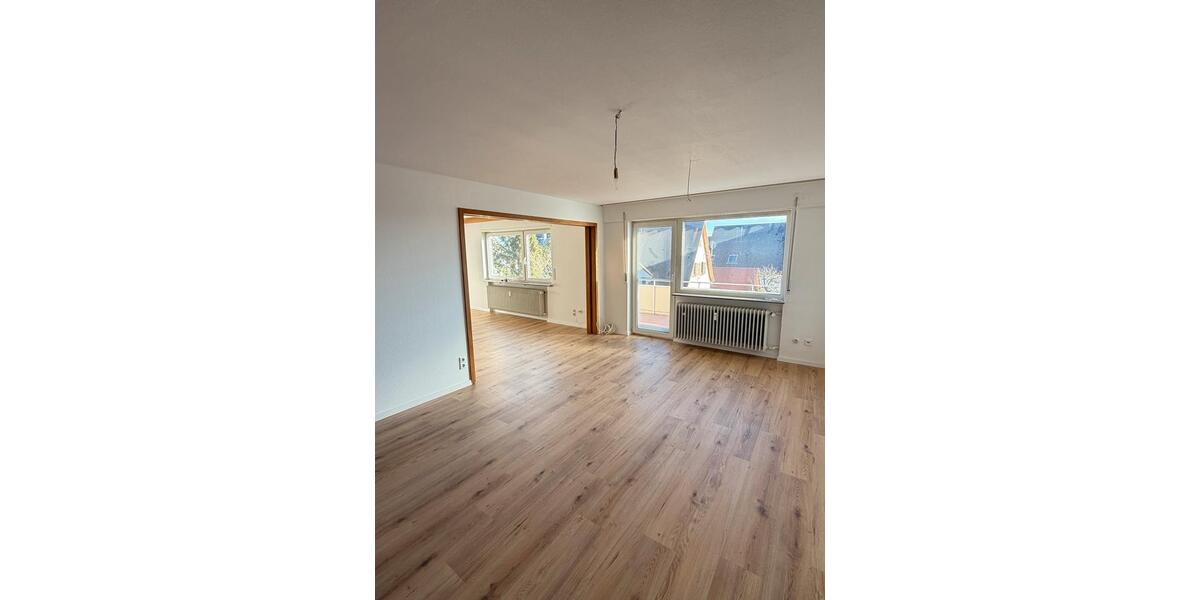 Etagenwohnung Rutesheim - 5 Zimmer, 123 m&sup2;, 1.350&euro; | Angebot:25393821