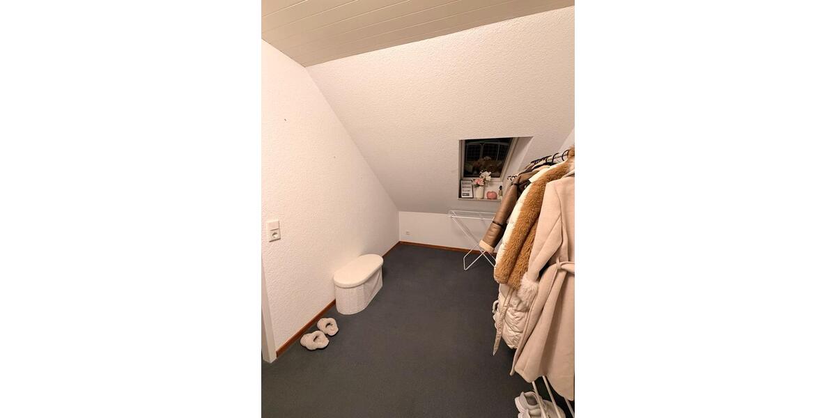 Dachgeschoßwohnung Isernhagen - 2.5 Zimmer, 70 m&sup2;, 650&euro; | Angebot:25227026