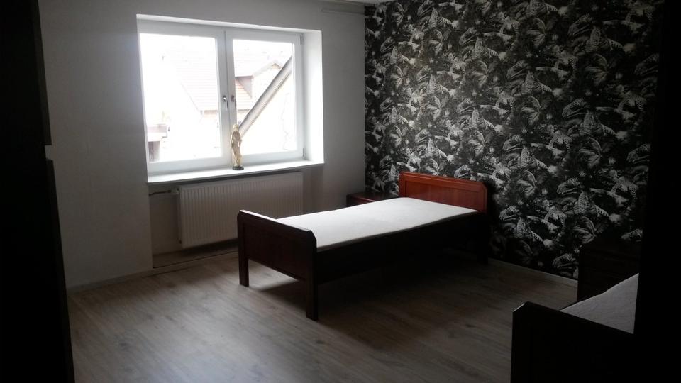 Reihenhaus Schwalbach - 7 Zimmer, 140 m&sup2;, 290.000&euro; | Angebot:27076625