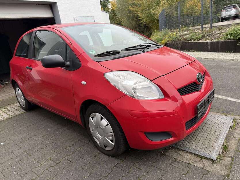 Toyota Yaris 152.000 km 3.499 € Troisdorf 53840