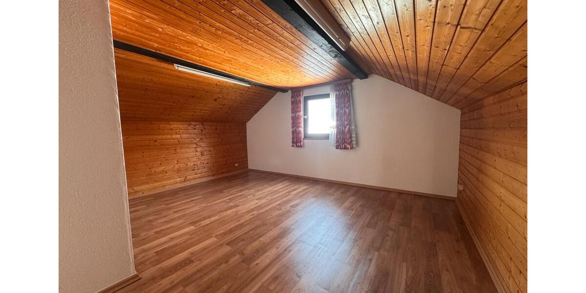 Einfamilienhaus Mutlangen - 8 Zimmer, 200 m&sup2;, 1.950&euro; | Angebot:24774383