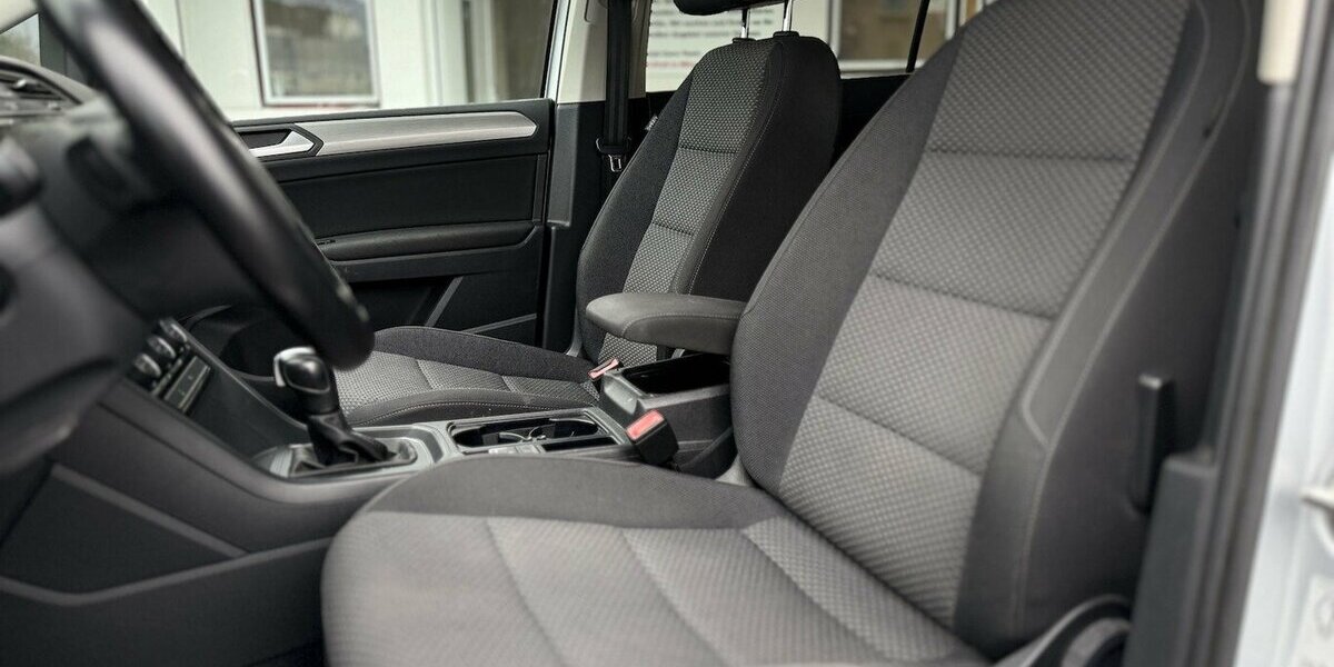 VW Touran 7 Sitze / Automatik / AHK / 1. Hd / Navi 110.000 km 23.490 &euro; Mönchengladbach 41066