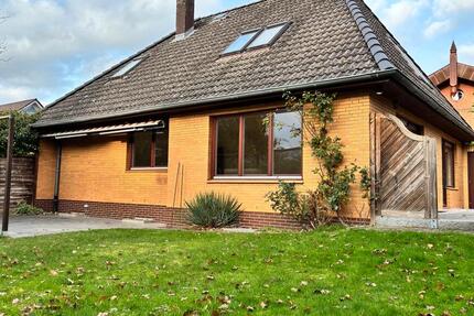 Einfamilienhaus mit Doppelgarage, großem Garten in Top Lage 7 zimmer