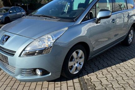 Peugeot 5008 141.000 km 5.950 &euro; Köln 50767
