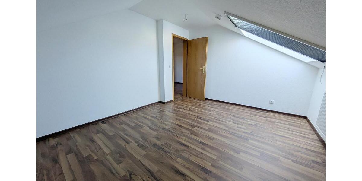 Dachgeschoßwohnung Zwickau - 3 Zimmer, 78 m&sup2;, 595&euro; | Angebot:26404437