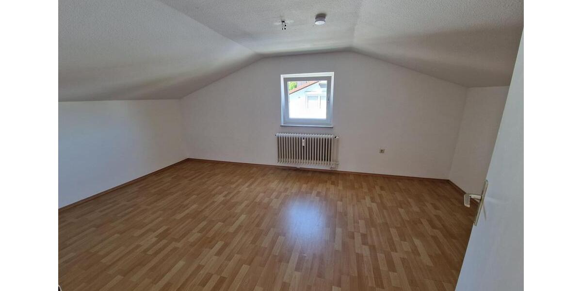 Dachgeschoßwohnung Steinheim am Albuch - 2.5 Zimmer, 65 m&sup2;, 695&euro; | Angebot:25592101