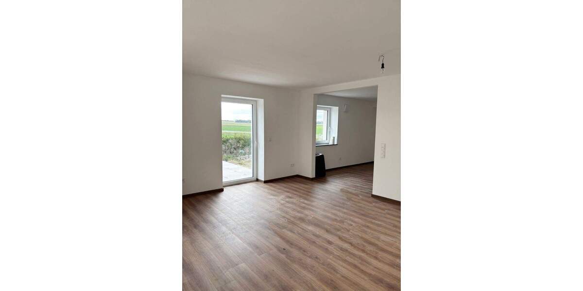 Neubau-Erstbezug ! Moderne Wohnung mit sonniger Terrasse und Einbauküche in Kolitzheim ! 2 zimmer