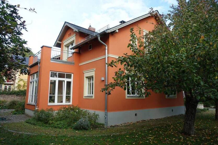 Modernes Einfamilienhaus mit großem Garten und Garage in bester Lage oberhalb von Radebeul-Mitte
