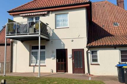 Hübsche und großzügige 3 ZKB Wohnung im 1.OG mit Balkon