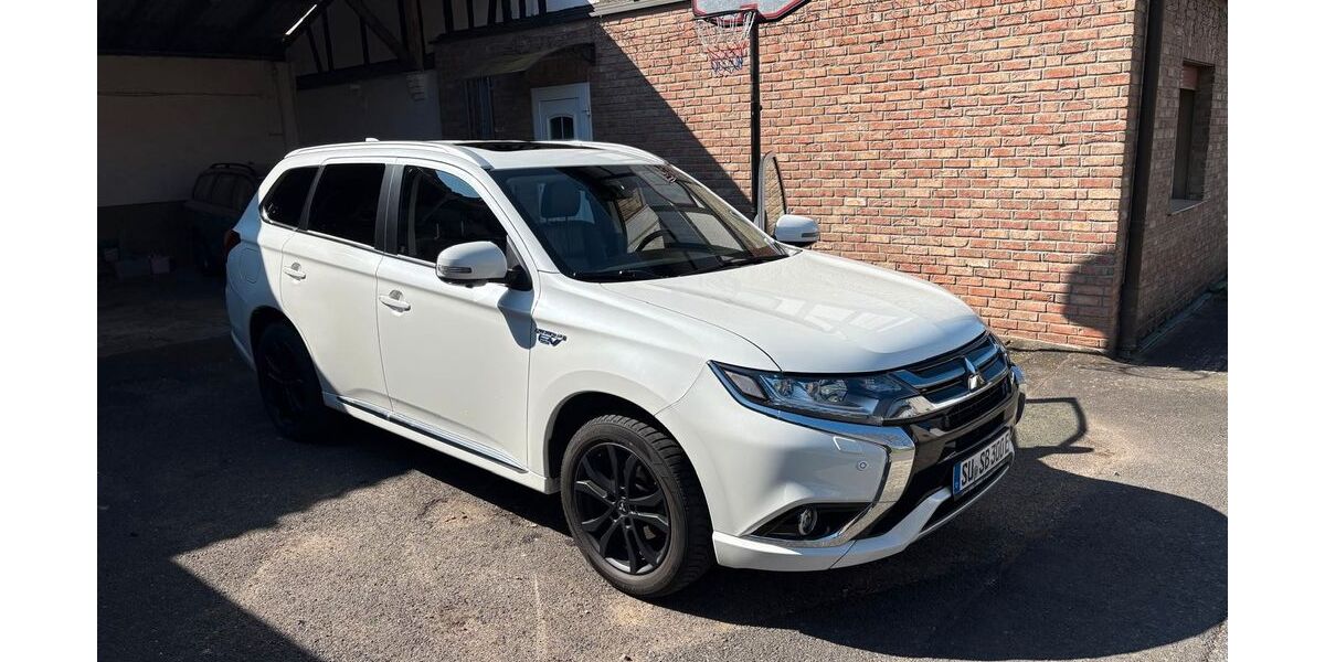 Mitsubishi Plug-in Hybrid Outlander 62.500 km 17.650 &euro; Hennef (Sieg) 53773