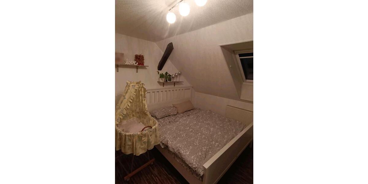 Dachgeschoßwohnung Bad Liebenwerda - 2.5 Zimmer, 72 m&sup2;, 380&euro; | Angebot:26653091