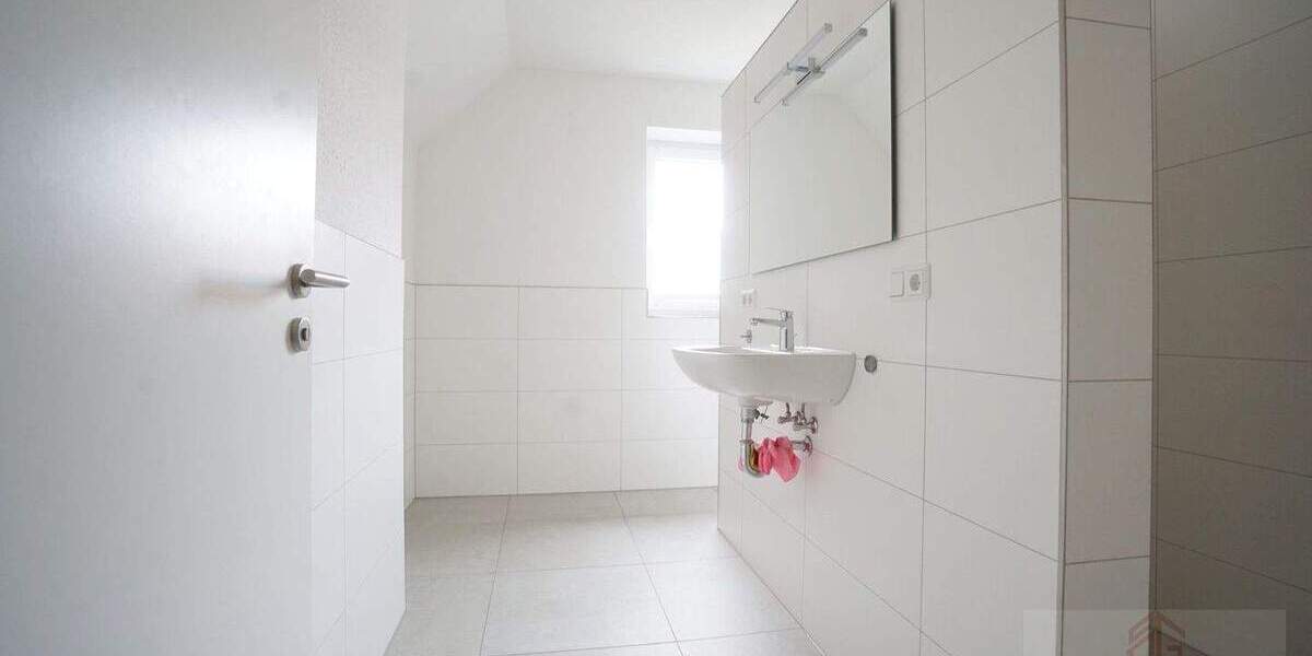 IMMOBILIEN GUMNIOR präsentiert: neuwertige Doppelhaushälfte in Emsbüren mit Garten und Carport 4 zimmer