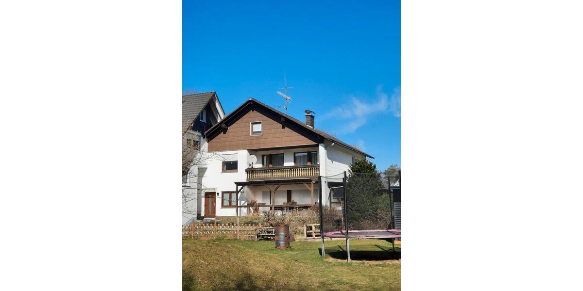 Etagenwohnung Netphen - 8 Zimmer, 180 m&sup2;, 240.000&euro; | Angebot:27024028