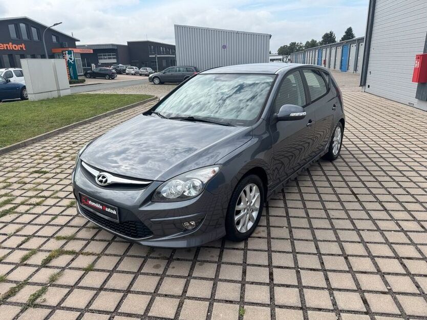 i30