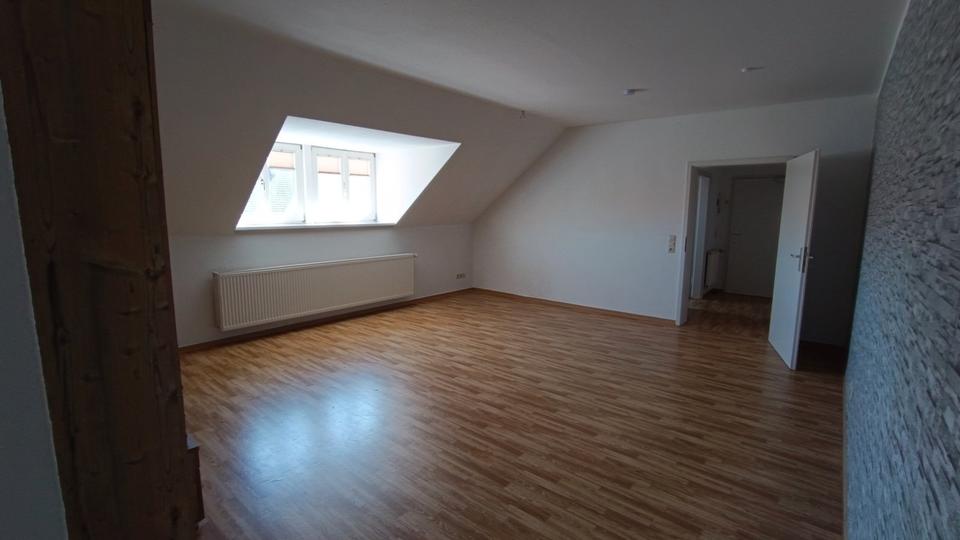 Dachgeschoßwohnung Aschersleben - 2 Zimmer, 73 m&sup2;, 402&euro; | Angebot:26253041