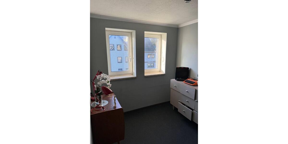 Großes Einfamilienhaus mit Grundstück – 200 m² – ab sofort frei 7 zimmer