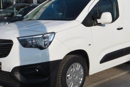 Opel Combo 45.940 km 10.999 &euro; München 81825