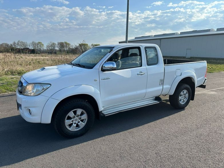 Toyota Hilux 99.000 km 15.990 &euro; Dortmund 44267