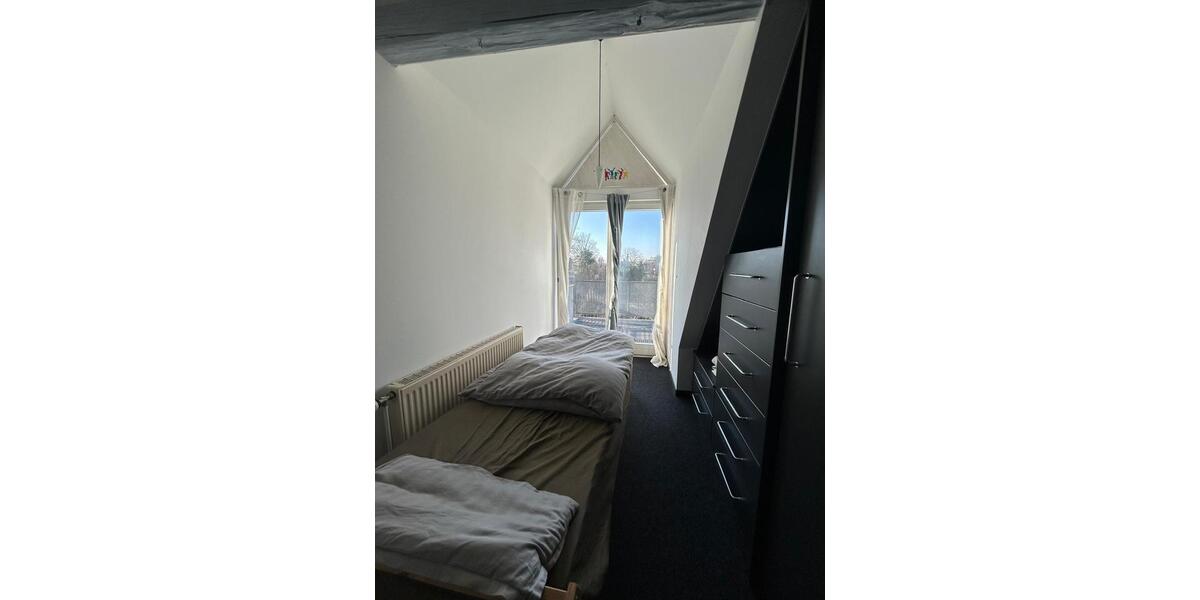 Charmante 2-Zimmer-Wohnung mit Galerie, Einbauküche und Stauraum 2 zimmer