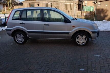 Ford Fusion 111.000 km 2.699 &euro; Breklum 25821