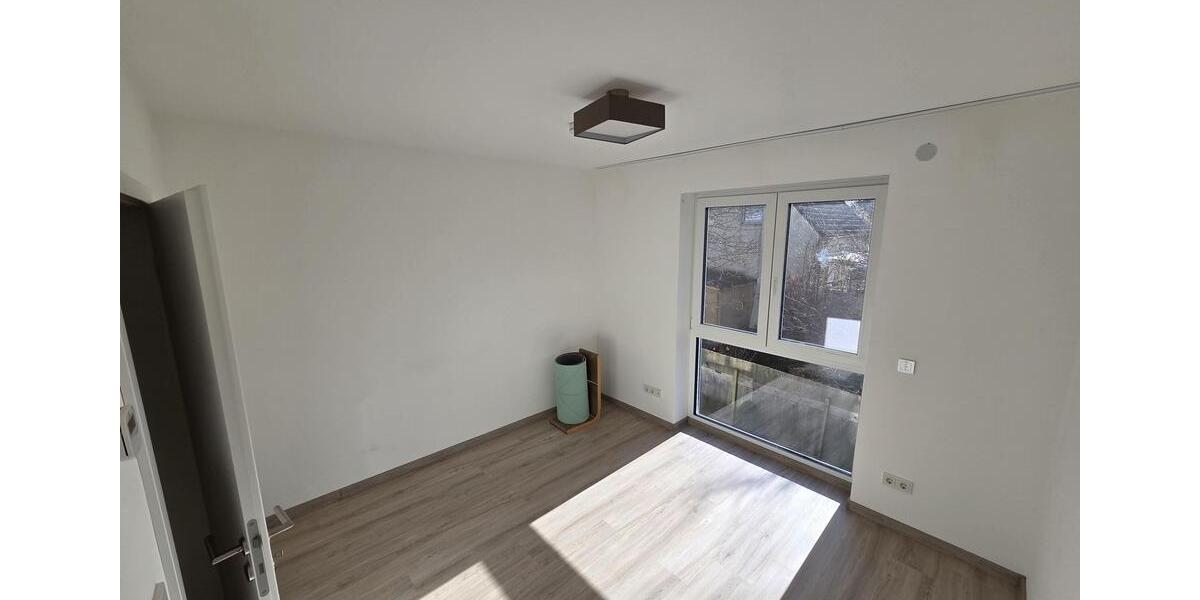 Reihenhaus Bad Honnef - 5 Zimmer, 145 m&sup2;, 1.900&euro; | Angebot:24813573