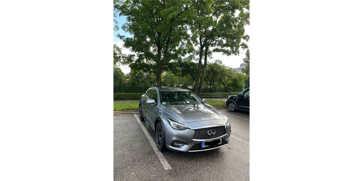 INFINITI Q30 150.000 km 9.300 &euro; München 81735