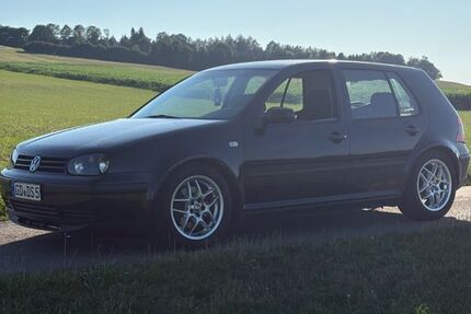 VW Golf 271.000 km 2.500 &euro; Hausen 87775