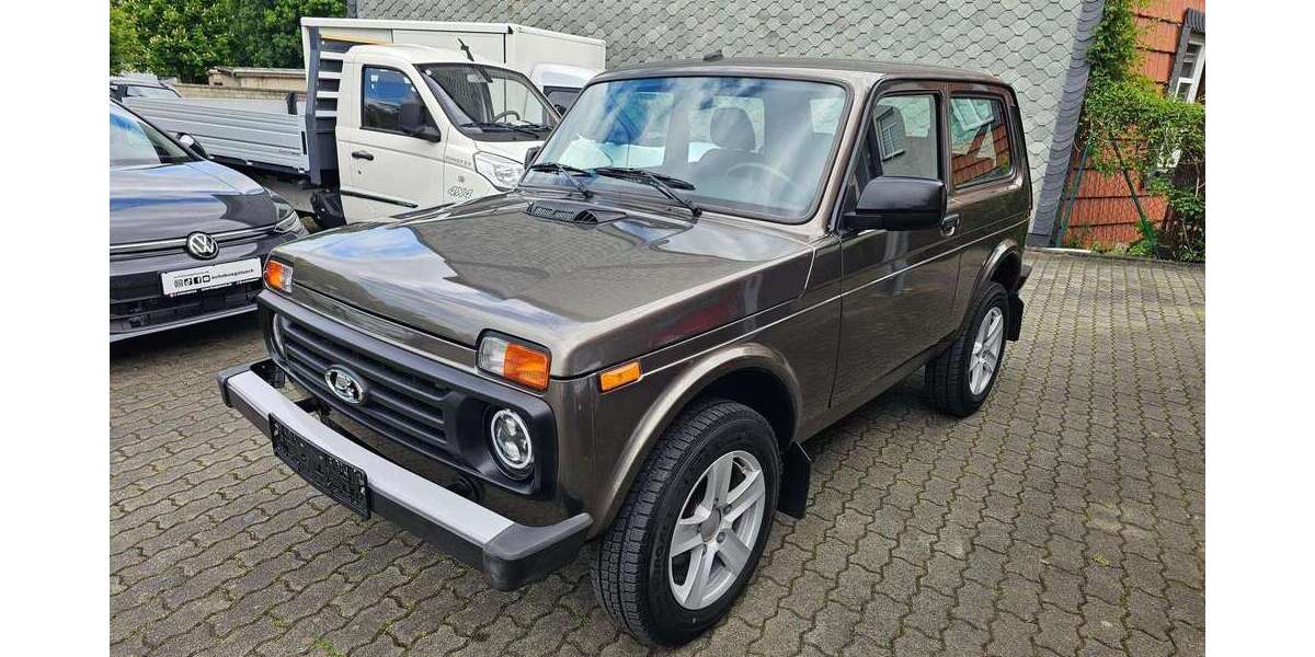 Lada Niva 32.850 km 18.745 &euro; Halberstadt 38820