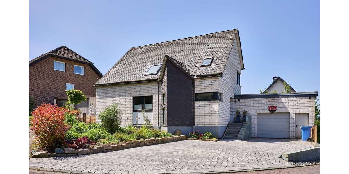 Einfamilienhaus Bestwig - 7 Zimmer, 172 m&sup2;, 285.000&euro; | Angebot:26858440