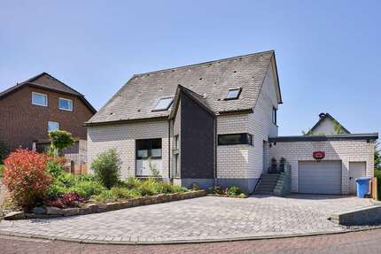Haus Bestwig - 7 Zimmer, 172 m&sup2;, 285.000&euro; | Angebot:26858440