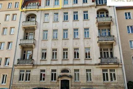 Dachgeschoßwohnung mit Balkon in Best-Lage!