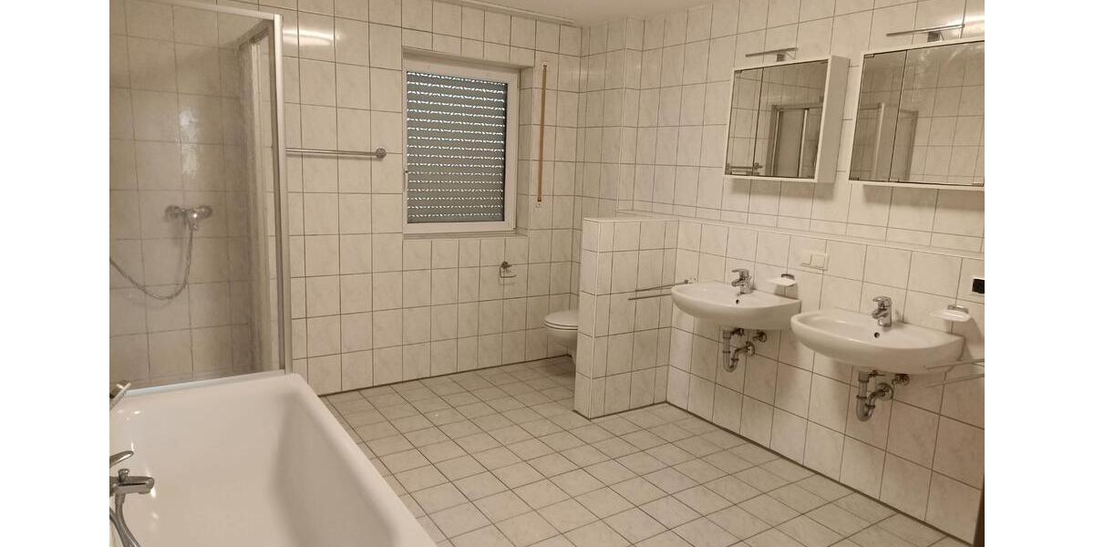 Doppelhaushälfte Vilseck - 9 Zimmer, 138 m&sup2;, 280.000&euro; | Angebot:27110725