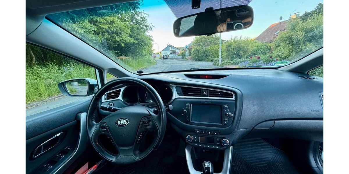 Kia ceed / Ceed 68.500 km 11.400 &euro; Netphen 57250