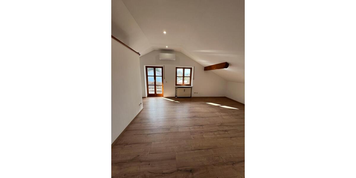 Dachgeschoßwohnung Schöllnach - 2 Zimmer, 60 m&sup2;, 600&euro; | Angebot:26465622