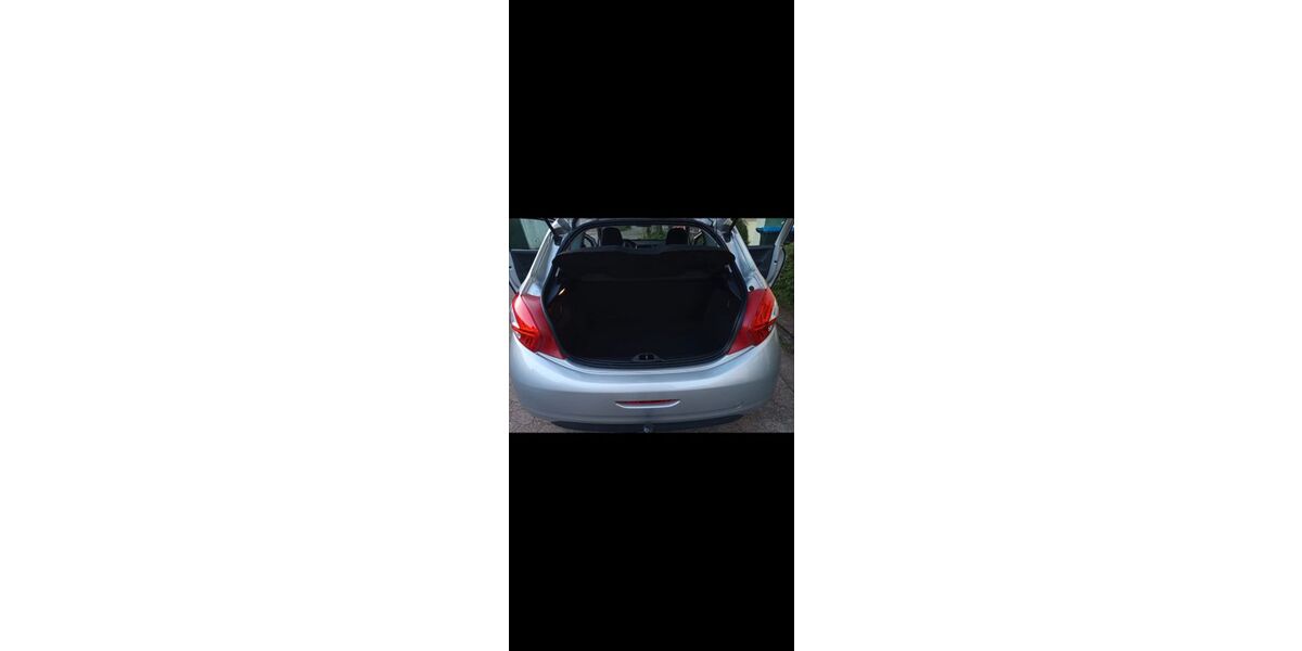 Peugeot 208 71.000 km 3.999 &euro; Hameln 31785