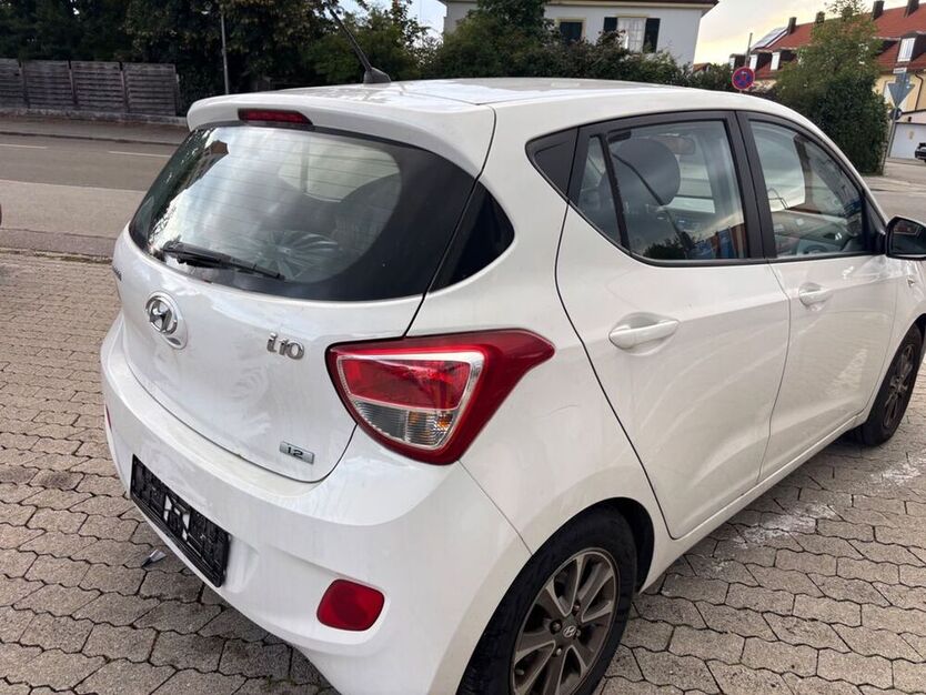 i10