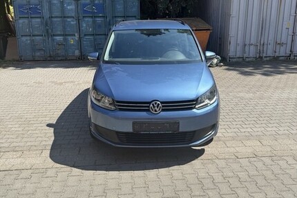 VW Touran 142.500 km 5.750 € Berlin 10178