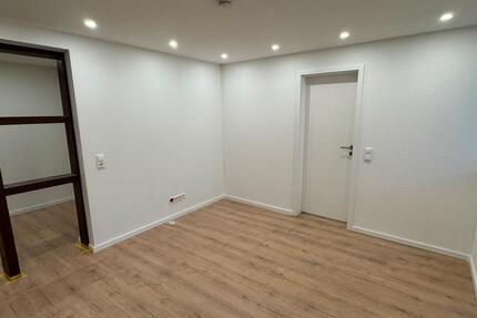 Moderne 2-Zi.-Wohnung in frisch kernsaniertem Haus (zentrumsnah) zimmer