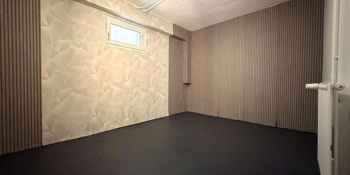 Großes Einfamilienhaus oder Zweifamilienhaus * in Kraichtal 1 zimmer