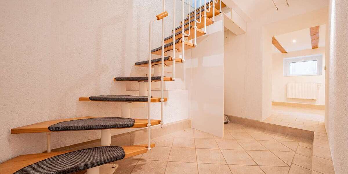 Zweifamilienhaus in ruhiger Naturlage mit Wassernähe– saniertes ehemaliges Bahnhofs-Häuschen - Zweifamilienhaus Sternebeck | Angebot:26095138