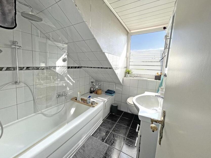 Wulfsdorf - renoviertes, kleines Reihenhaus mit Garten, Terrasse und Garage in Ostsee Nähe für max. 3 Personen!