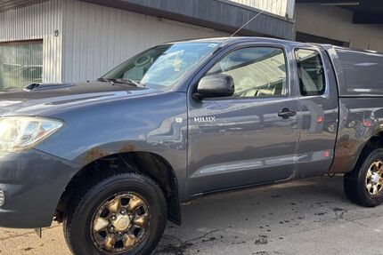 Toyota Hilux 312.000 km 7.490 &euro; Essen 45356