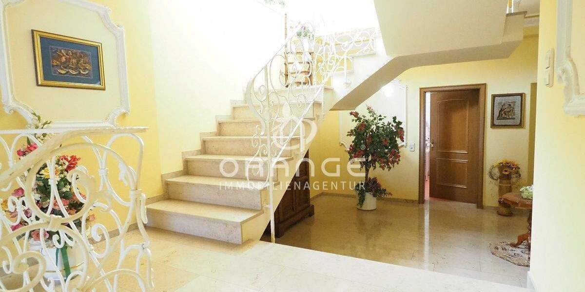 *** Historisches Juwel in zentraler Lage - Wohnen und Arbeiten in stilvoller Perfektion *** 7 zimmer