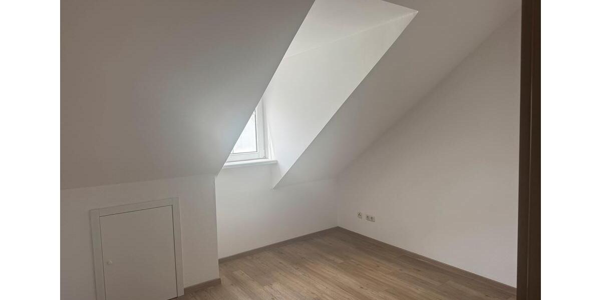 Dachgeschoßwohnung Königsmoos - 3 Zimmer, 70 m&sup2;, 1.035&euro; | Angebot:26619019