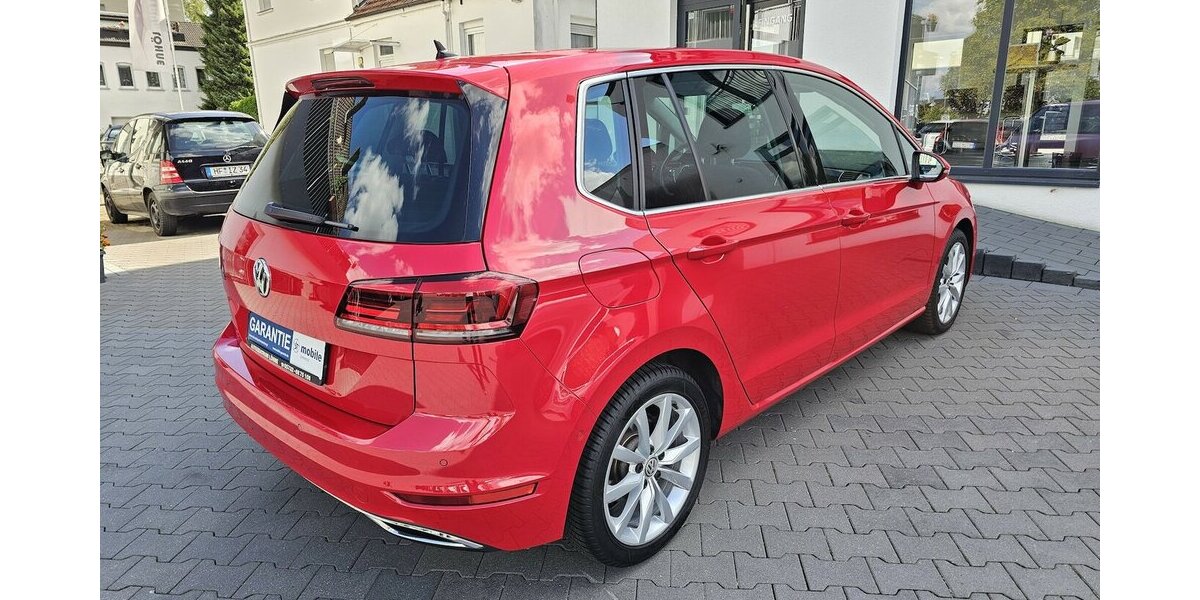 VW Golf Sportsvan 1.5 TSI Highline NAVI LED AHK ACC 128.150 km 15.990 &euro; Löhne 32584