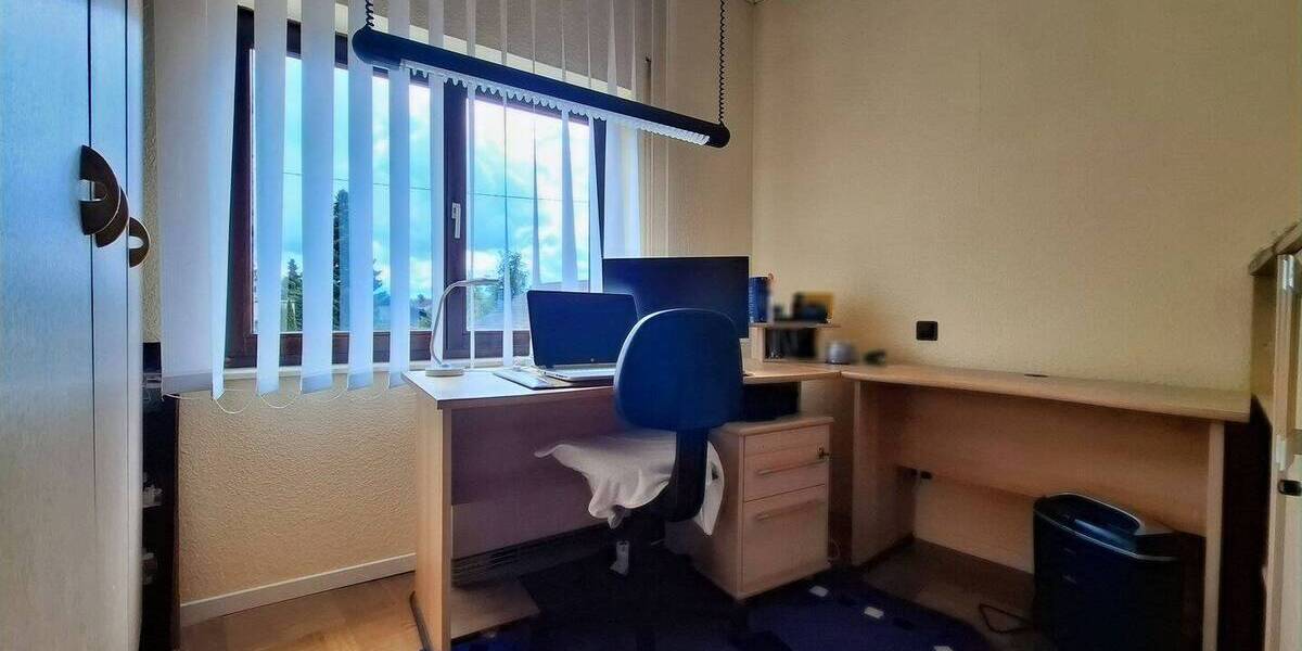 Einfamilienhaus Lich - 9 Zimmer, 245 m&sup2;, 299.000&euro; | Angebot:25685936