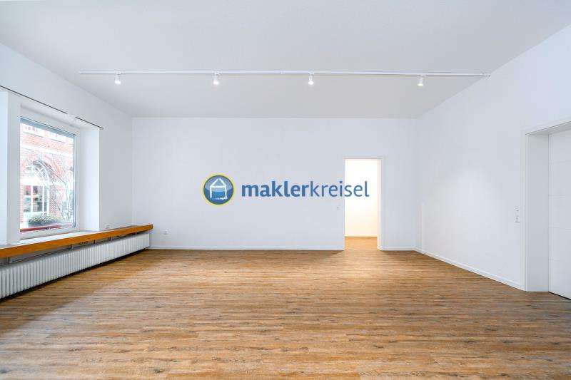 Einzelhandel in Esens 1.090 € 112 m²