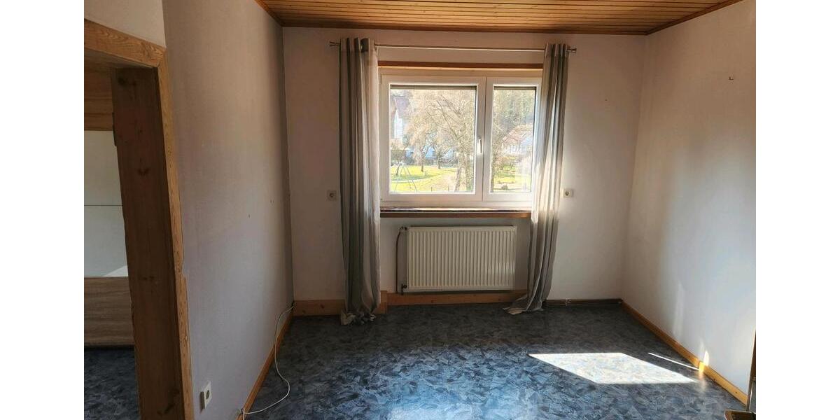 Einfamilienhaus Eiterfeld - 7 Zimmer, 140 m&sup2;, 215.000&euro; | Angebot:25870044