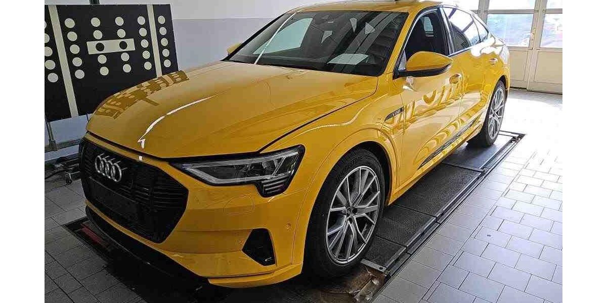 Audi e-tron 45.260 km 32.950 &euro; Hamburg 22047